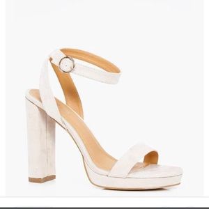 Boohoo “Isabel” Nude Pumps Size 8